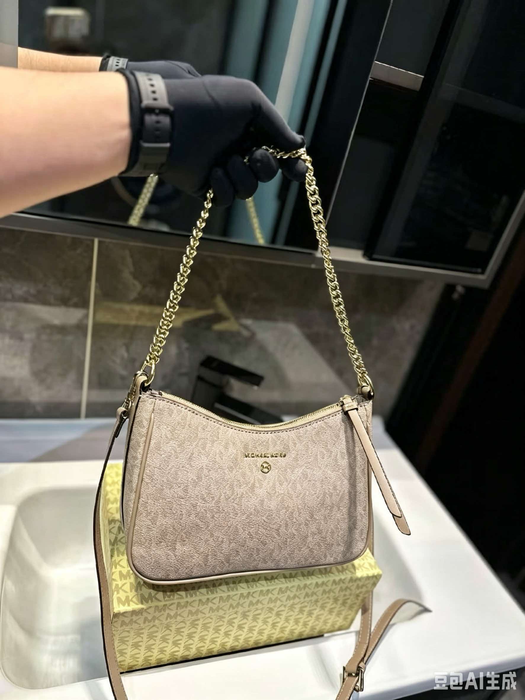 MICHAEL KORS MK Jet Set Travel - Women Bags Mk recensione e prezzo